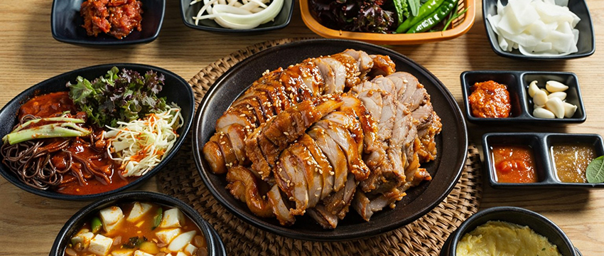 韓式特色豬腳+季節小菜